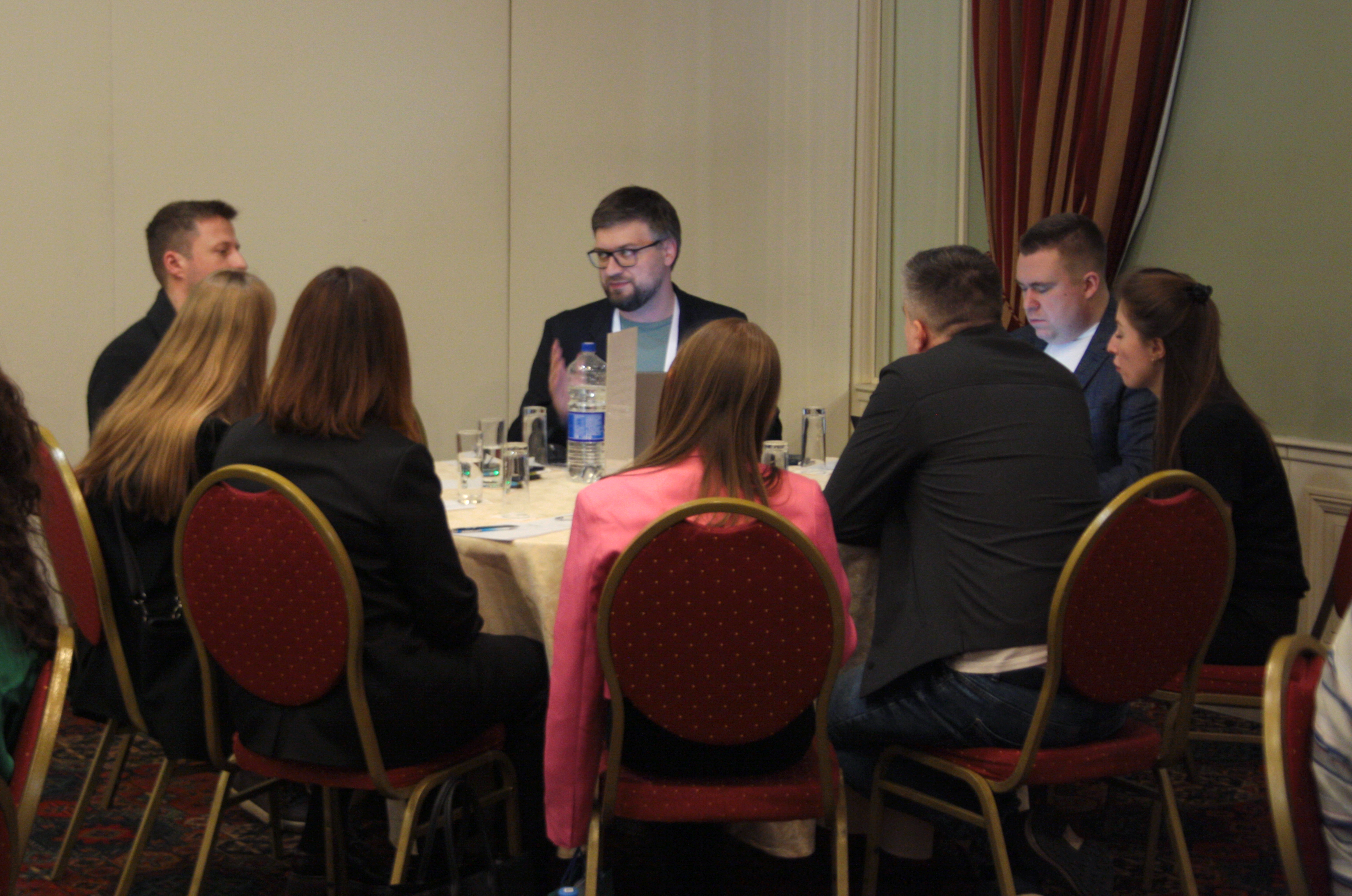 квинт круглый стол